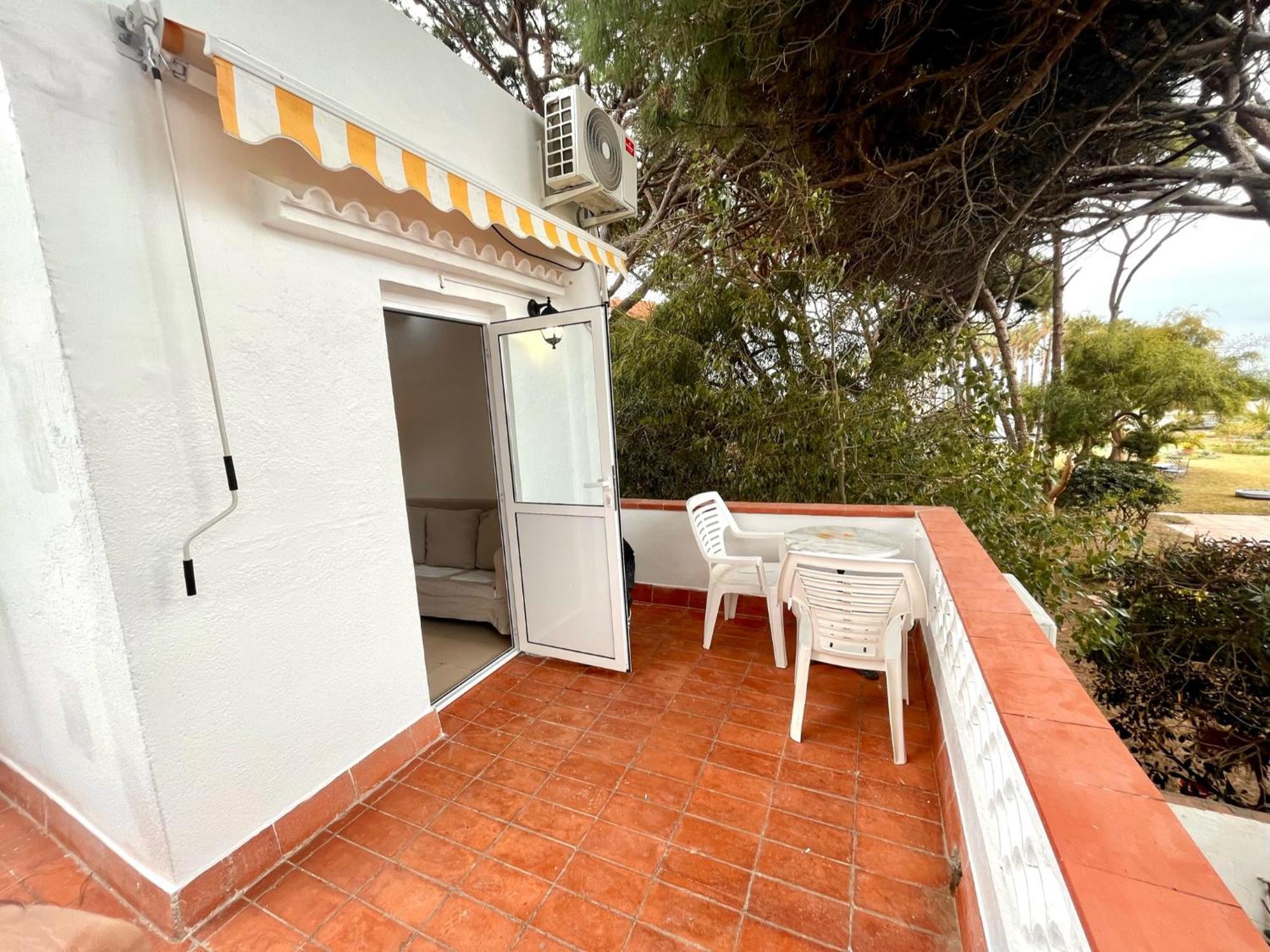 Nuevos Apartamentos Frente Al Mar Y A La Playa Castelldefels Exterior photo